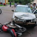 Motociclista fica ferida em acidente com carro em rotatória de Birigui