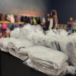 Fundo Social de Araçatuba beneficia crianças de duas instituições sociais com kits de inverno