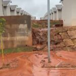 Famílias denunciam problemas em casas recém-entregues no Residencial Luiz Fernando, em Araçatuba