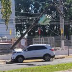 Motorista de 75 anos sofre mal súbito e bate carro contra poste em Birigui