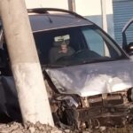 VÍDEO: Mulher é presa por embriaguez após bater carro em poste em Guararapes